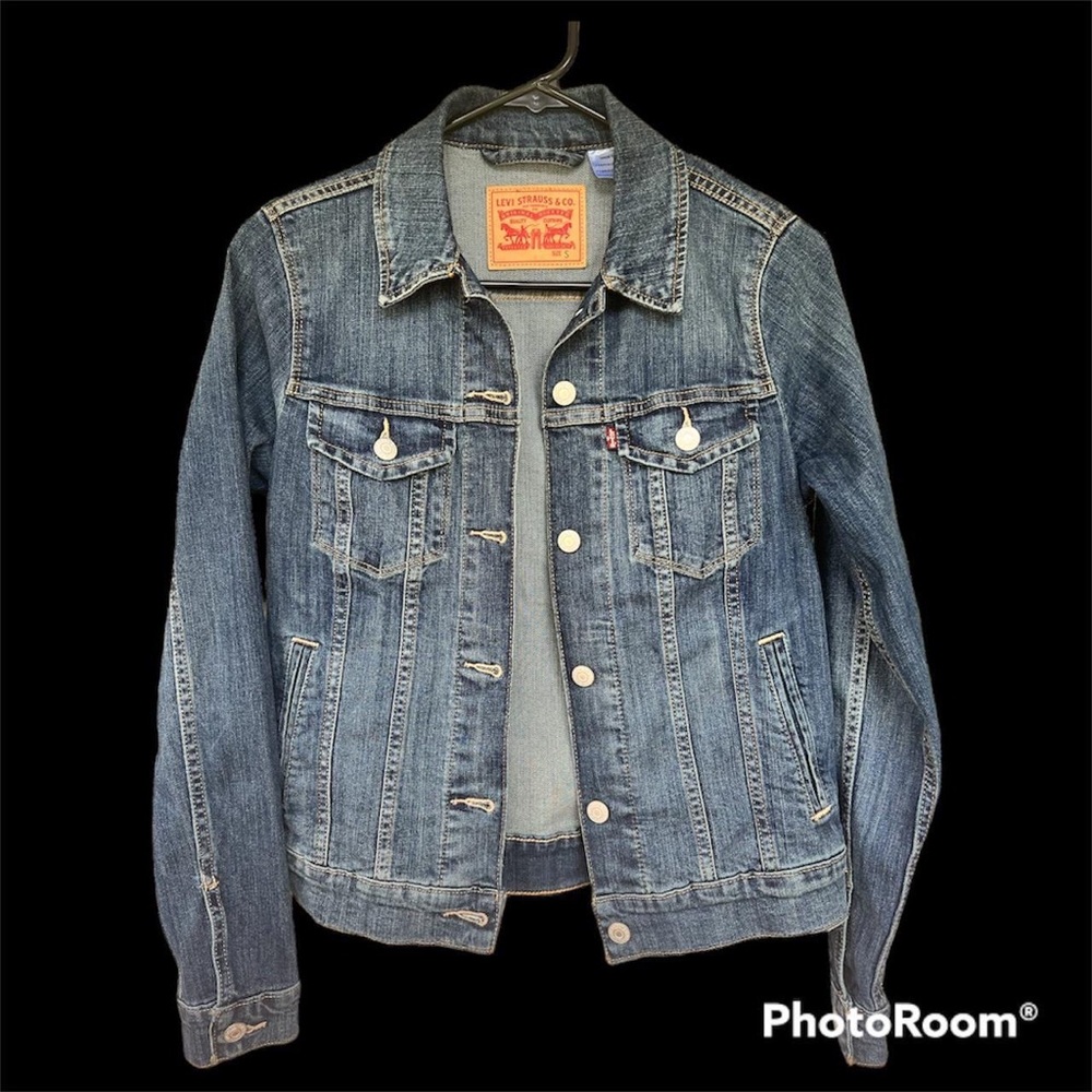 Women’s Levi’s denim jacket